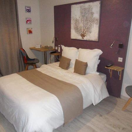 Logis Hotel Restaurant Les Aubuns Caissargues Ngoại thất bức ảnh